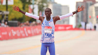 How fast was Kelvin Kiptum’s men's marathon world record? Chicago Marathon 2023 race pace breakdown and split times