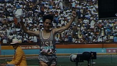 Joan Benoit gana el primer oro en maratón femenino