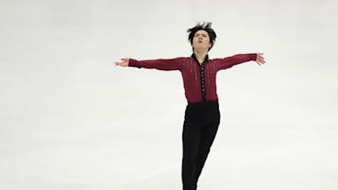 Uno Shoma leads after men's short program, on cusp of first-ever Grand Prix Final gold