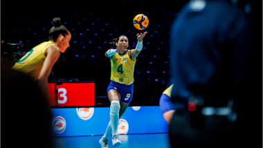 Mundial feminino de Vôlei: Brasil vence Países Baixos em grande jogo de Carol e se classifica para as quartas