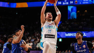 スロベニア代表 ルカ・ドンチッチ LUKA DONCIC スロベニア代表のルカ・ドンチッチがユーロバスケット前哨戦で右
