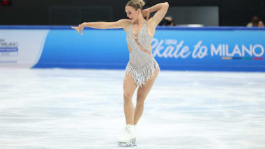 Қыз мега дилдоға отырады