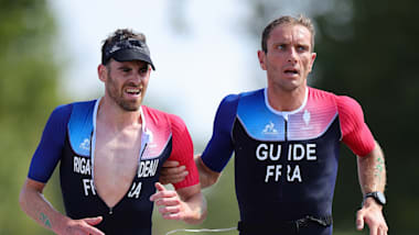 Para triathlon PTVI : les Français Thibaut Rigaudeau et Antoine Perel montent sur le podium