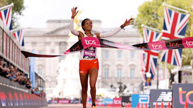 Ethiopia’s Yalemzerf Yehualaw wins the 2022 women's London Marathon