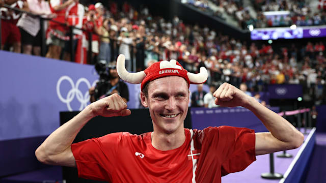 Dominant Viktor Axelsen repeats as men's singles champion