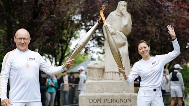 The Olympic Torch sparkles in the Marne!