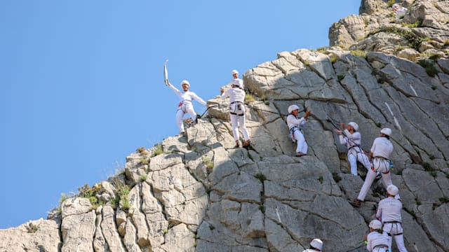 SUN, OUTDOOR SPORTS AND A SCENT OF LAVENDER — THE TORCH RELAY SLIPS INTO PROVENCE MODE