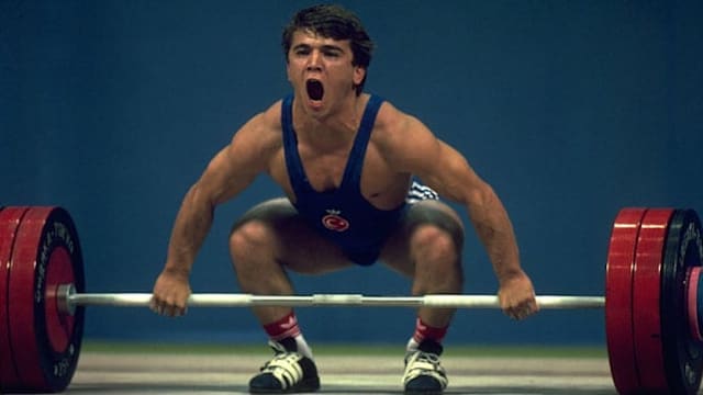 Süleymanoğlu breaks the World Record to take gold