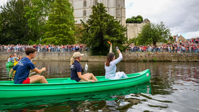 The Olympic Torch takes a jaunt around C’Chartres, between nature and heritage.