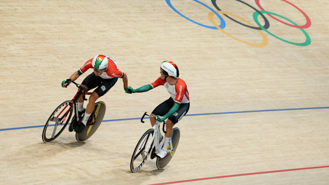 Course cycliste sur piste sale