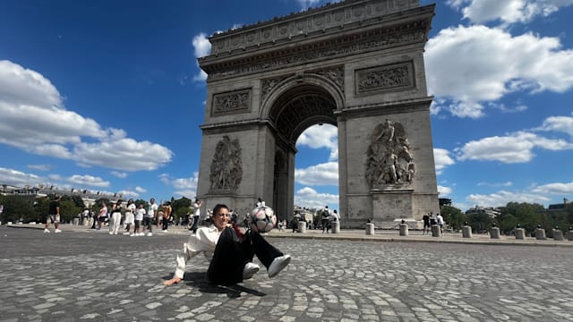 جولة في باريس مع ليزا زيموش