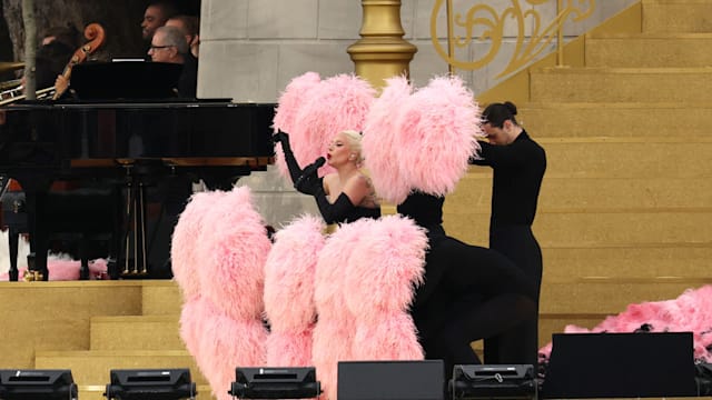 Lady Gaga überrascht mit Kabarett-Auftritt bei Eröffnung