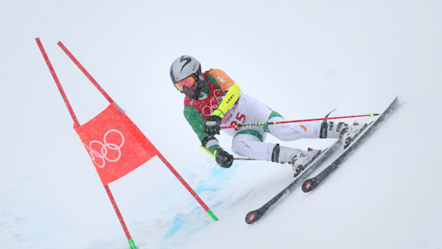 冬季長野オリンピック　大回転ポール旗 長野オリンピック冬季競技大会記念金貨にスポットを当てる｜金貨