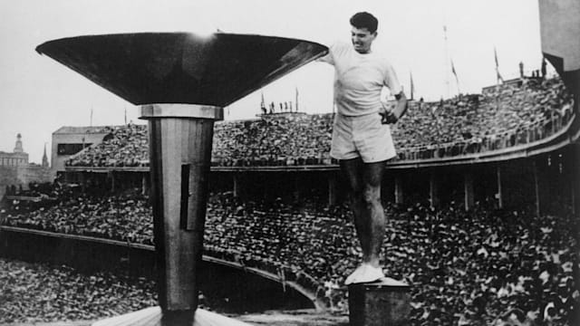 Ron Clarke lights the Olympic Flame | Melbourne 1956