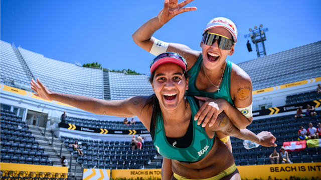 Reveja: Ana Patrícia e Duda conquistam medalha de ouro no vôlei de praia