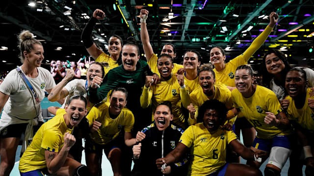 Brasil domina Angola e se classifica às quartas no handebol