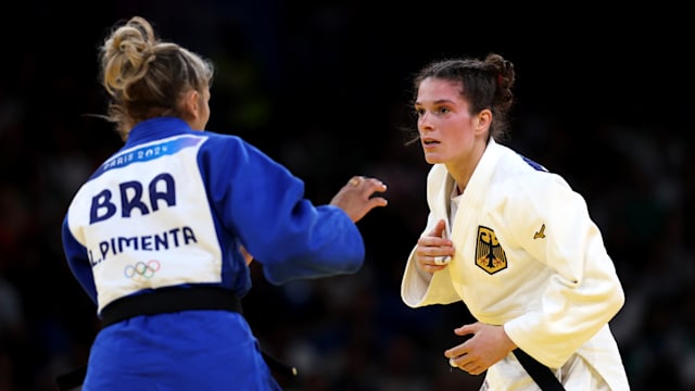 Gutes Ballhaus-Debüt, Drama um Abe