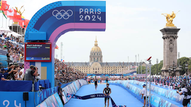 L'ambiance du triathlon masculin enflamme toute la ville !