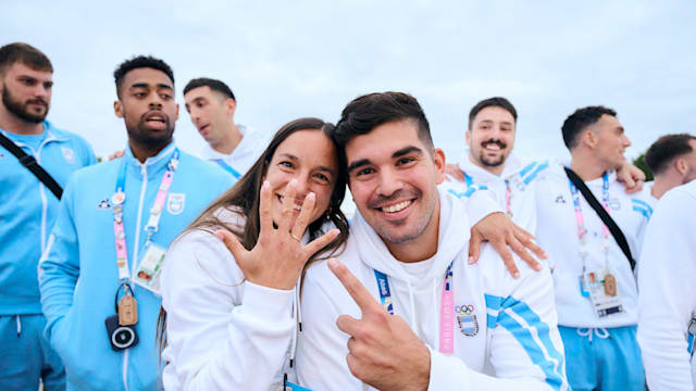 Argentinos viralizam com pedido de casamento na Vila Olímpica