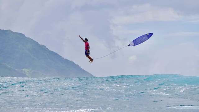 La foto virale di Gabriel Medina a Teahupo'o