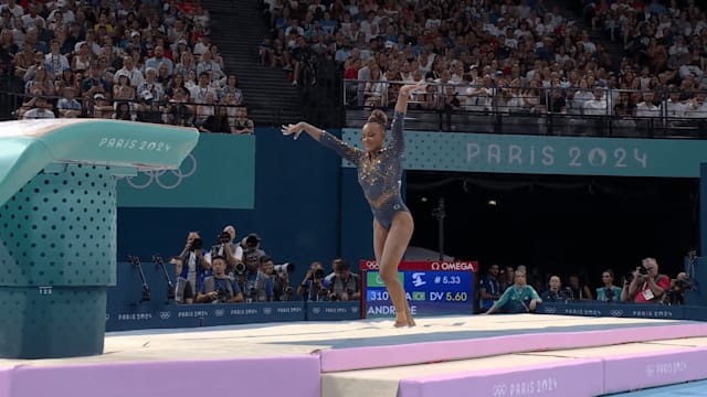 Reveja Rebeca Andrade ganhando o ouro no solo na ginástica artística