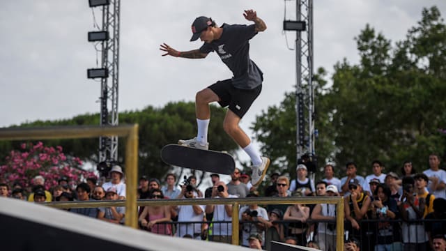 Rayssa Leal fica fora do pódio e Gustavo Ribeiro conquista prata no World Skateboarding Tour Dubai Street 2024