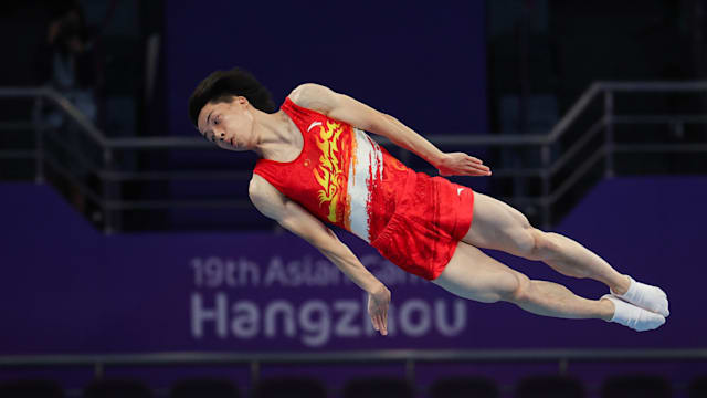 杭州亚运会男子蹦床：严浪宇摘金