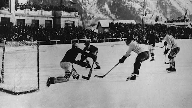 Canada takes on USA to win Gold at Oslo 1952