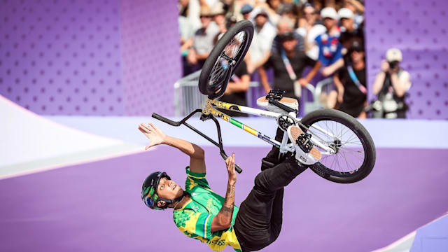 Gustavo Bala Loka avança à final do BMX Freestyle em Paris 2024