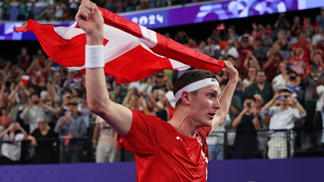 Viktor Axelsen defends Olympic men's badminton singles title | Paris 2024 highlights