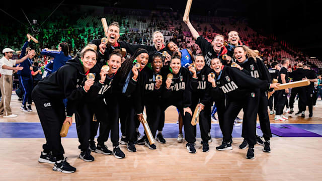 La storia dell'Italia a Parigi 2024: l’Italvolley guidata da Julio Velasco vince per la prima volta l'oro nella pallavolo femminile