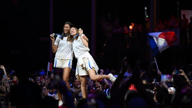 Au tour des escrimeuses Manon Apithy-Brunet et Sara Balzer d'être fêtées au Club France