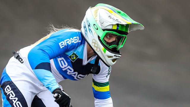 Paola Reis estreia em Jogos Olímpicos como única brasileira no BMX racing