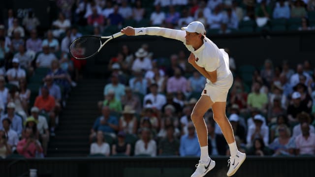 Photo De Presse Originale 1976 - Guillermo Vilas à Wimbledon (noir Et Blanc)