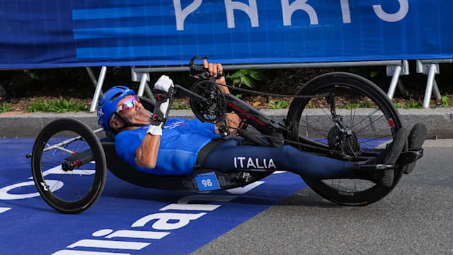 La staffetta azzurra di paraciclismo è argento a Parigi 2024!