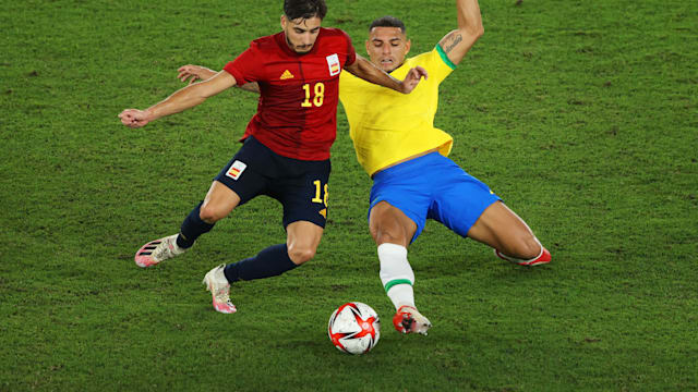 O Futebol Tem Jogos Dos Esportes De Um Verão Da Bola De Futebol