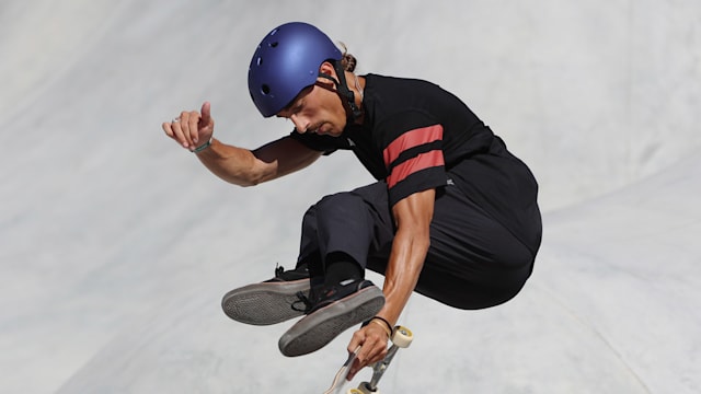 2024年迪拜世界碗池滑板巡回赛：西班牙选手丹尼·莱昂摘得男子组冠军