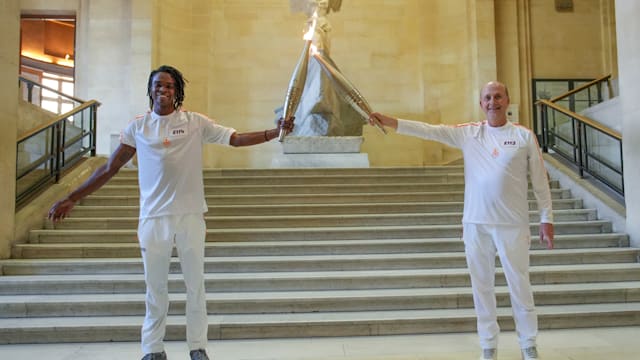 « Un rêve éveillé » pour Enzo Lefort, porteur de la flamme au Louvre