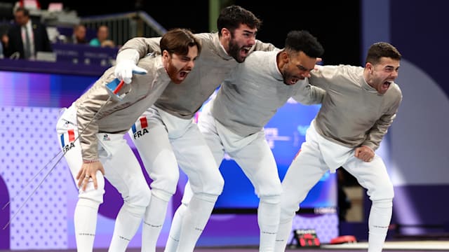 Les sabreurs français en bronze