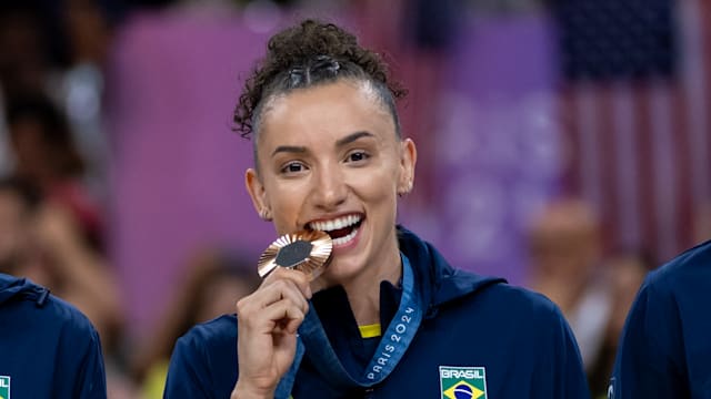 Gabi é eleita para 'time dos sonhos' do torneio feminino de vôlei