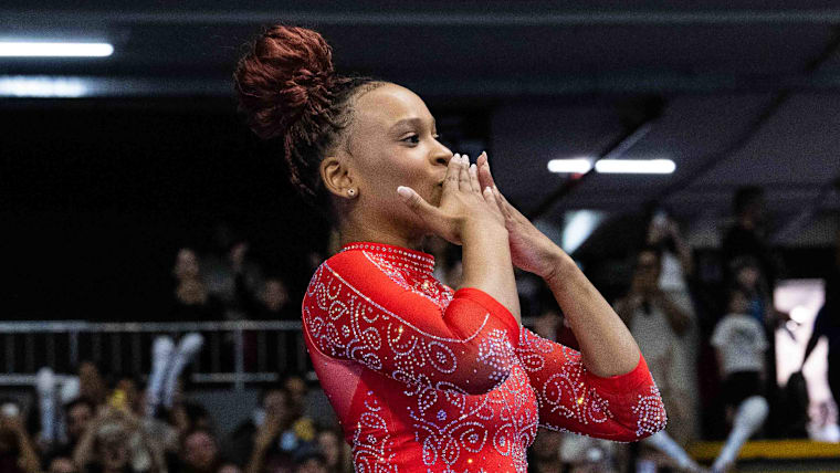 Rebeca Andrade compete no salto