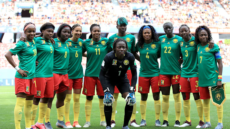 Cameroon_foot_women