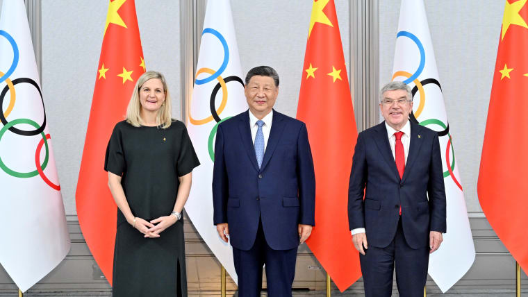 Ular yubka ostida sikishadi