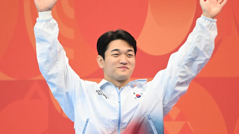 Yeong-nam Kim (KOR) celebrates at the 20th Asian Games Aichi-Nagoya