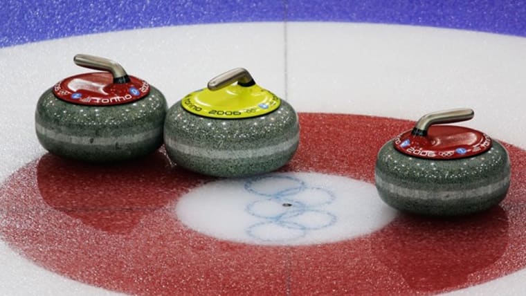 Foto degli attrezzi del curling
