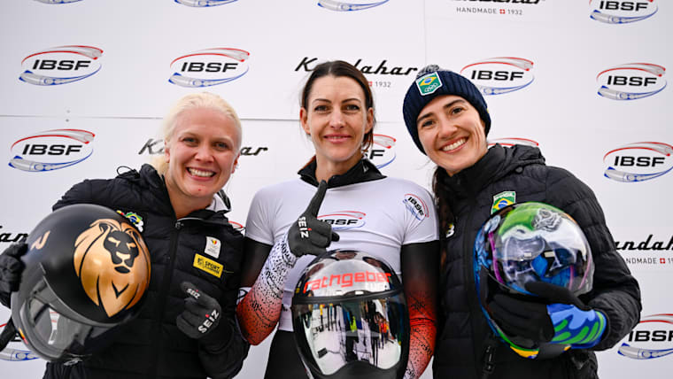Kim Meylemans (l) and Nicole Silveira (r) with Janine Flock centre