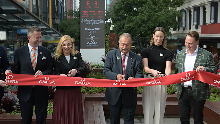 Deputy Premier Jarrod Bleijie, Swatch Group Australia County Manager Megan Parker, Brisbane 2032 President Andrew Liveris, Olympian Emma McKeon and Brisbane Lord Mayor Adrian Schrinner (1)