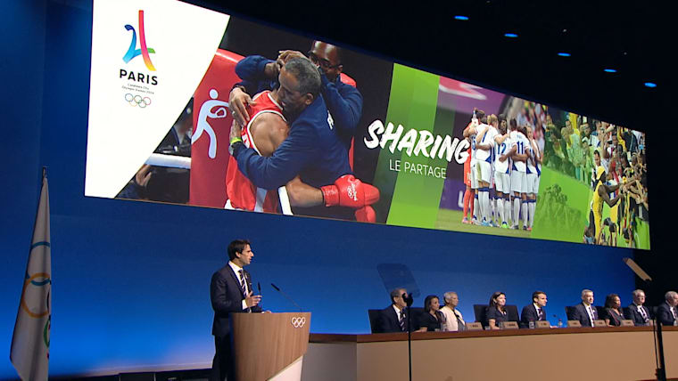 3つの象徴的なシンボルを融合したエンブレム マリアンヌに会いに