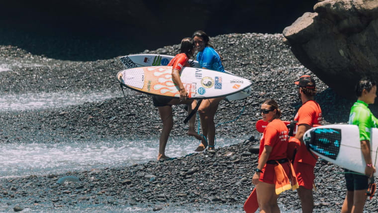 Ecuador's Dominic Barona finished second in a tough first round heat that featured two other Olympians, Sally Fitzgibbons and Yang Siqi.