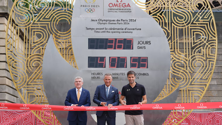 OMEGA dévoile l'horloge du compte à rebours à un an de l'ouverture des Jeux de Paris 2024